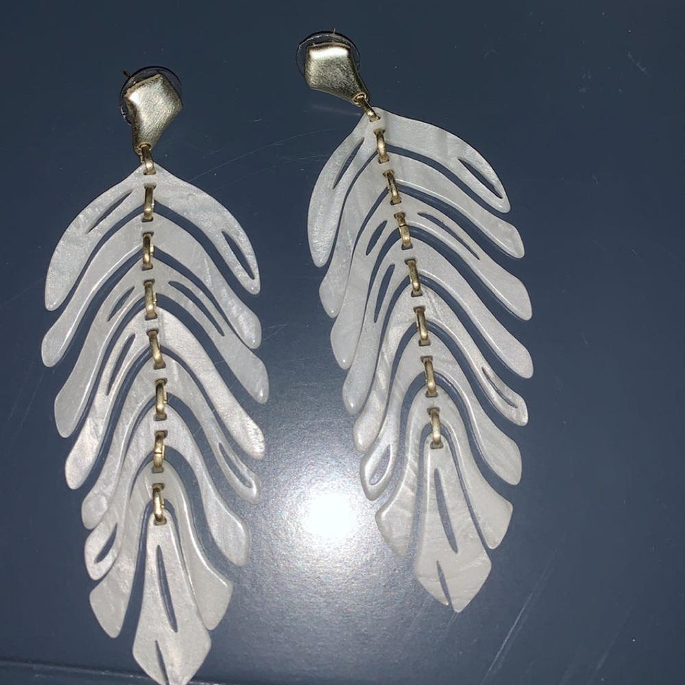 Kendra Scott Lotus earrings